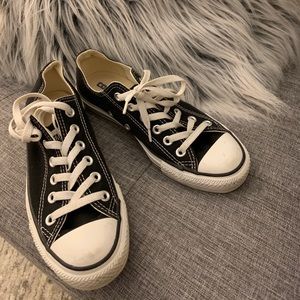 Converse black and white